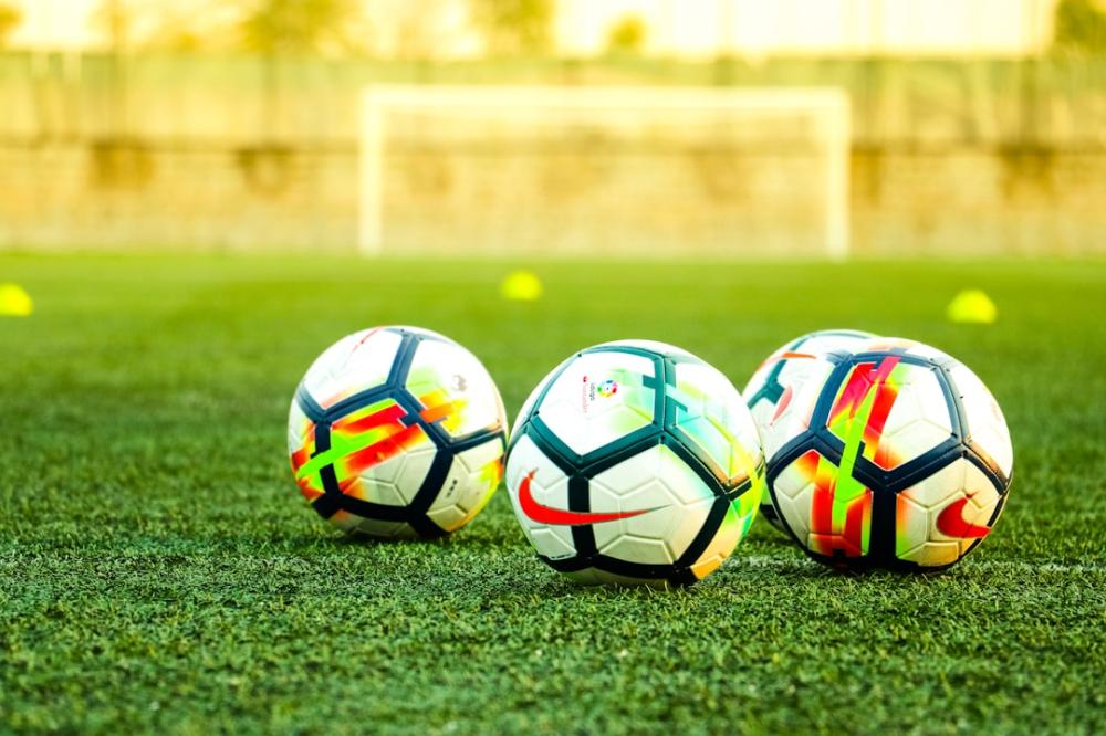 Beeindruckende Möglichkeiten mit dem perfekten Fußball Rebounder